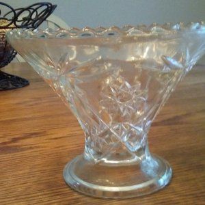 Vintage footed glass bowl/vase